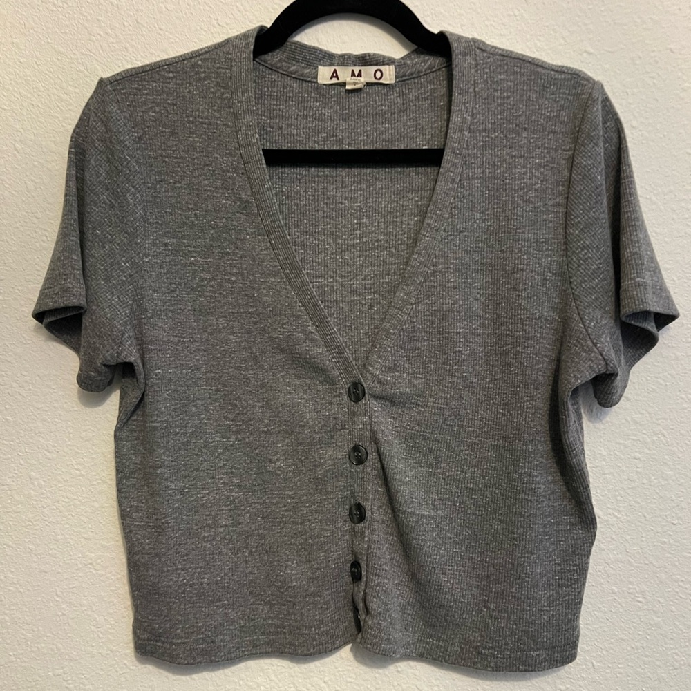 #566 AMO Charcoal Vneck ribbed Button-Down Shirt Large